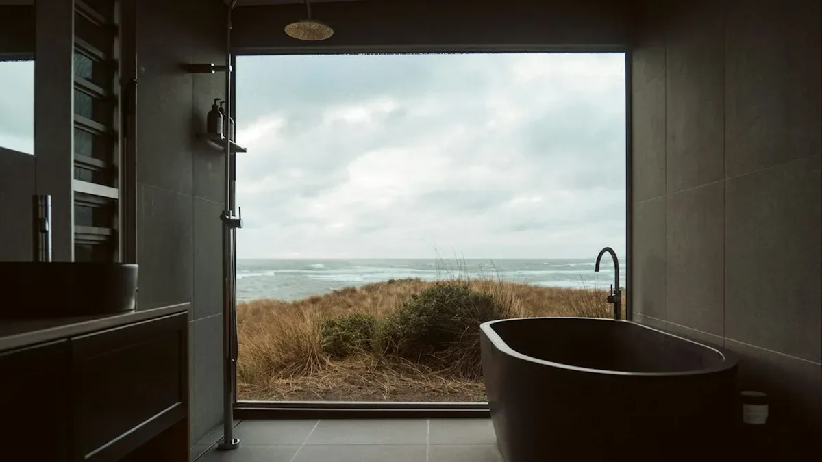 hauteur fenetre salle de bain — Hauteur fenêtre salle de bain : mode d’emploi